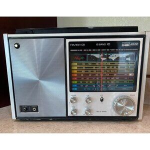 Vintage Montgomery Ward Airline FM/AM/CB 8 Band IC Solid State Radio Model GEN-1